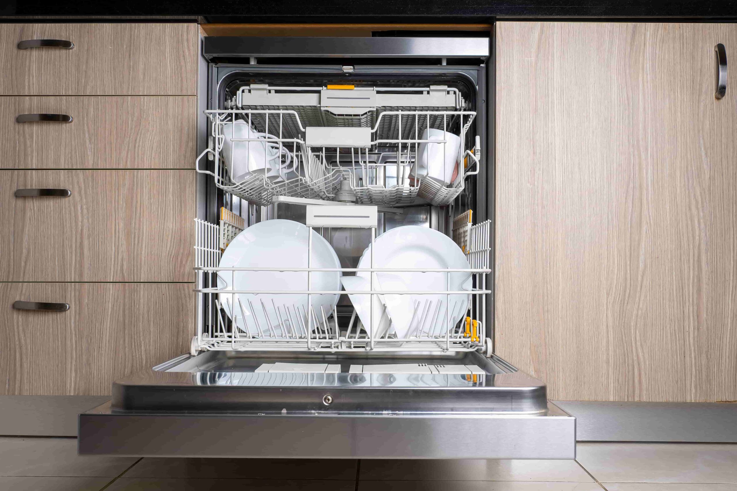 Посудомоечная машина в интерьере. Посудомоечная машина не встраиваемая. Посудомойка 45 см с тремя корзинами. Посудомойка 45 см встраиваемая под варочную панель.