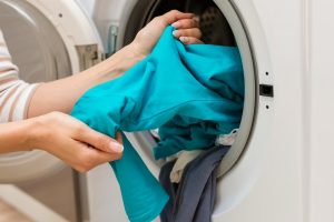 Wäsche kommt nass aus der Waschmaschine: 3 mögliche Ursachen
