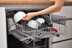 Spülmaschine richtig einräumen: Was darf rein und was nicht?