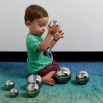 TickiT Sensorische Spiegel Klangkugeln Set 7 Stück Edelstahl 5 bis 11 cm – Bild 6