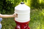 Kerbl Geflügeltränke 30 Liter Höhe 70 cm Kunststoff rot weiß 70233 – Bild 5